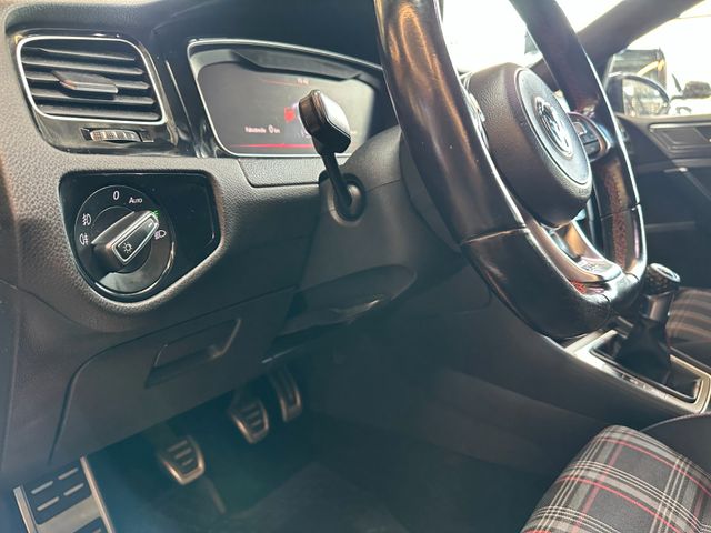 Volkswagen Golf GTI *SPORT-FAHRWERK*NAVI*ACC*PERFORMANCE*