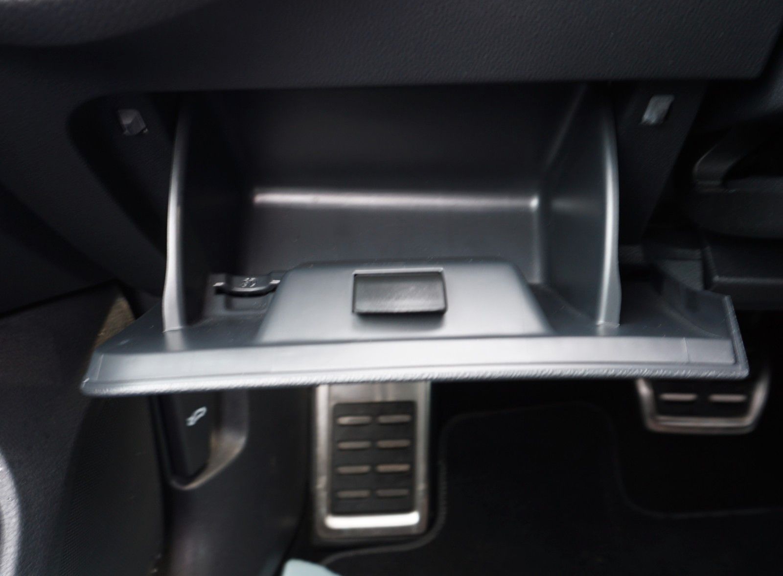 Fahrzeugabbildung Volkswagen Golf VII Variant R-line 4M,Navi,LED,SH,ACC,Kamer