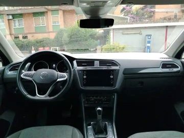 Volkswagen Tiguan - 9