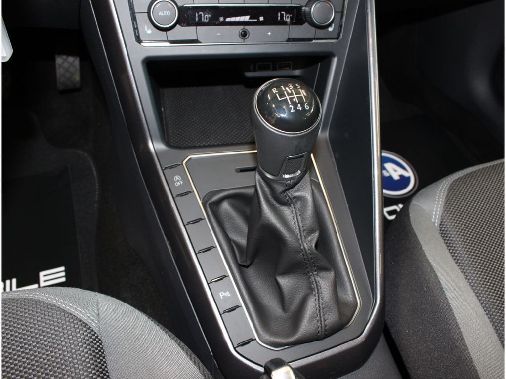Fahrzeugabbildung Volkswagen Polo VI Highline 1.0 TSI PDC vo&hi+ Sportsitze