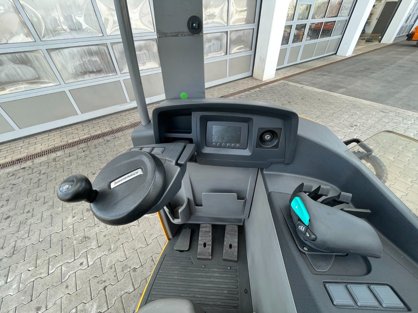 Fahrzeugabbildung Jungheinrich ETV C16 / Triplex 5.72m / SS / nur 2.953h / 2016