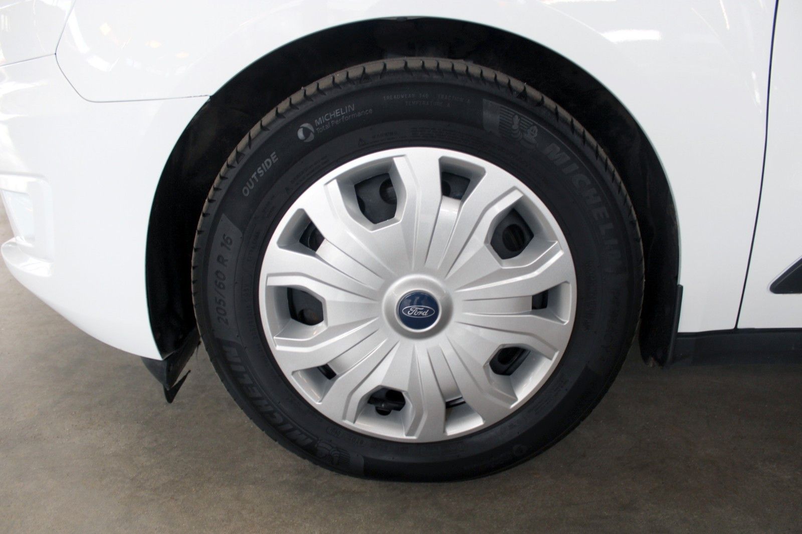 Fahrzeugabbildung Ford Transit Connect TREND KLIMA Standheizung 3-Sitze