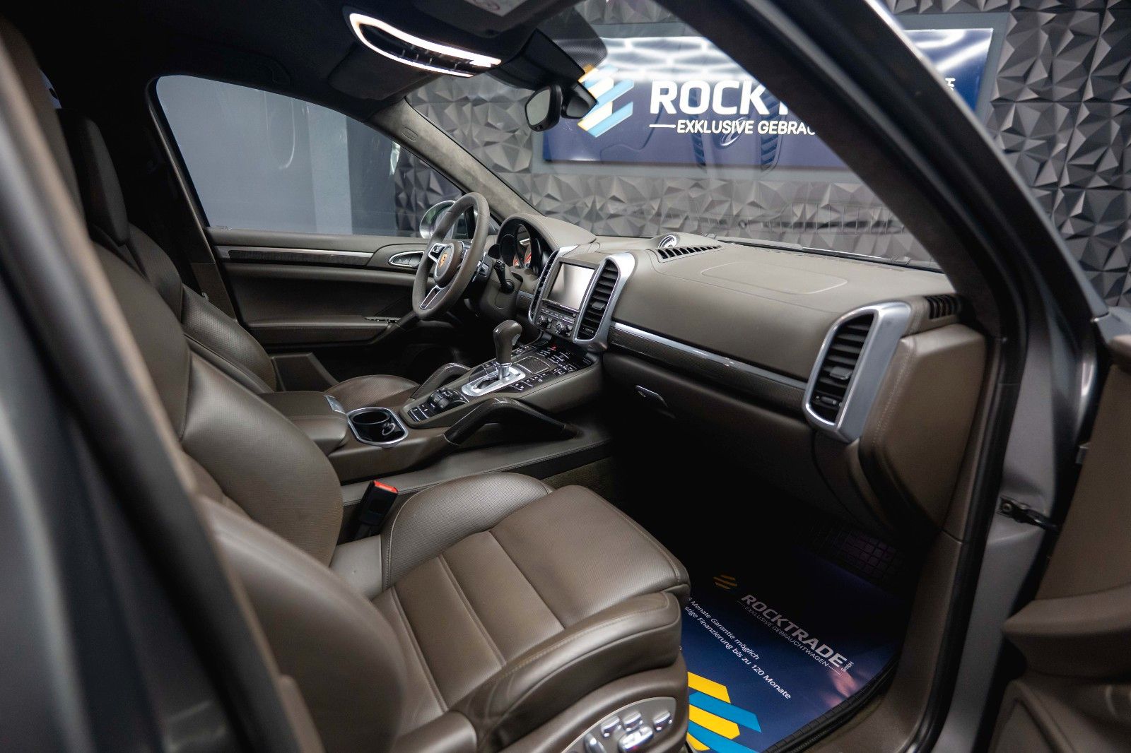 Fahrzeugabbildung Porsche Cayenne S Sport-Design Paket Carbon KERAMIK *LED