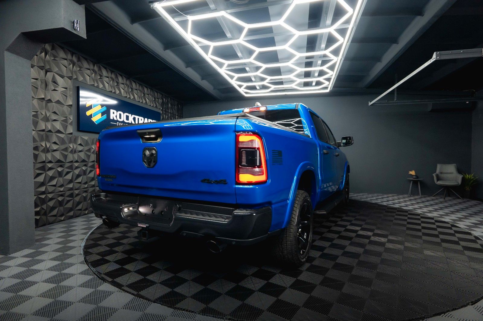 Fahrzeugabbildung Dodge RAM 5.7 V8 HEMI 4x4 Built to Serve AXLE LOCK LED