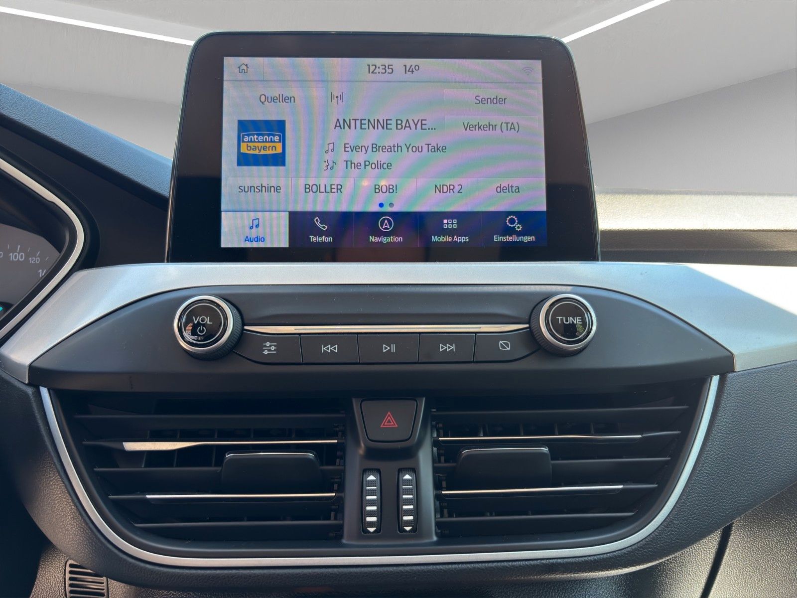 Fahrzeugabbildung Ford Focus C&C | Turnier 1.0  | Kamera | LED