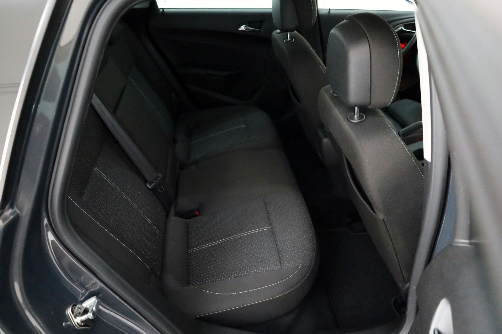 Fahrzeugabbildung Opel Astra J Sports Tourer Exklusiv Navi,SH,PDC,AHK