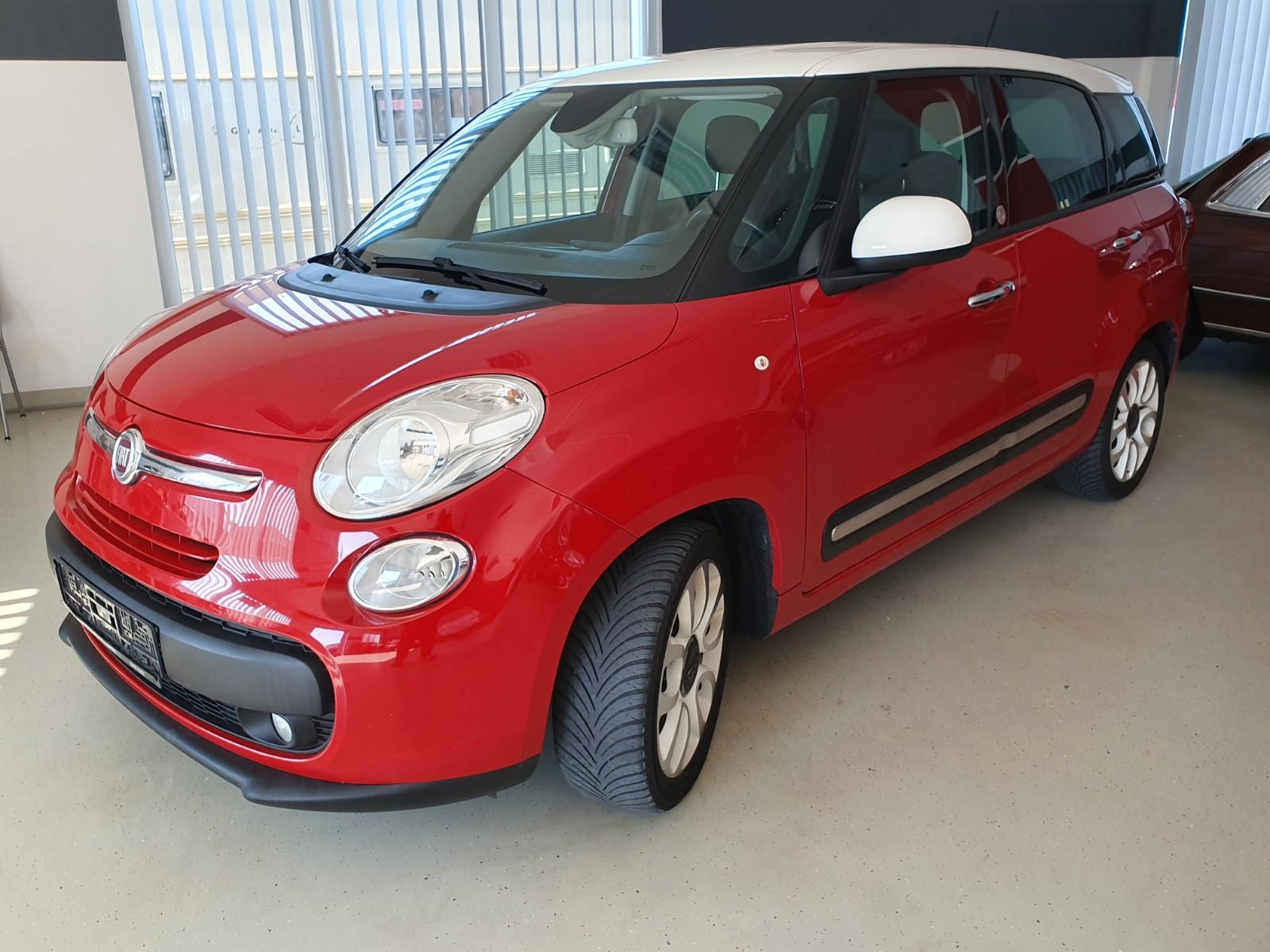Fiat 500L 2014 — rear view