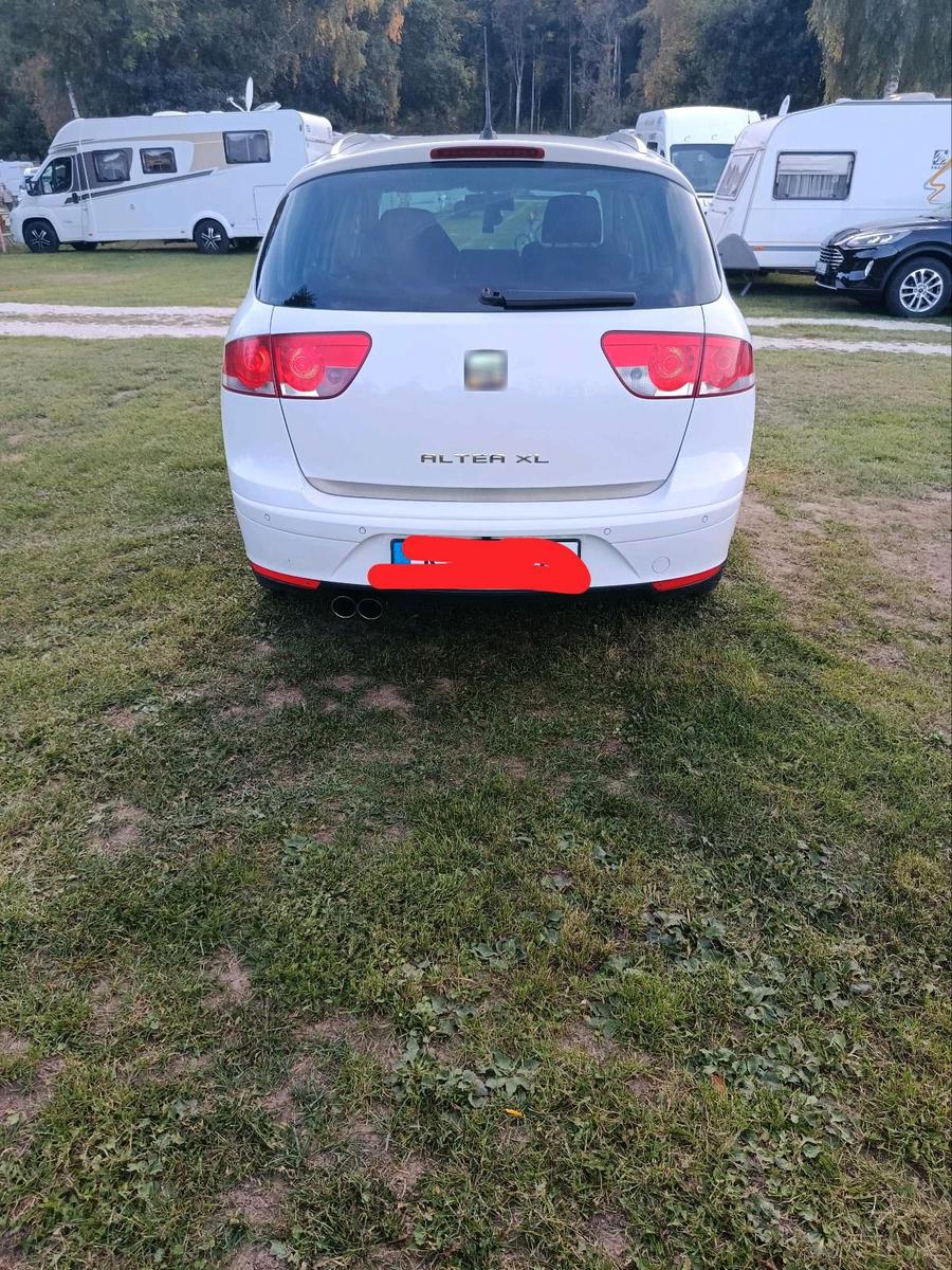 Seat Altea XL 2011 — rear view