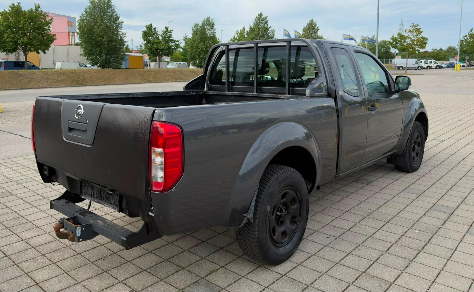 Nissan Navara King Cab 2.5 dCi | 190 ch | BVM | 4 places | Attelage | Climatisation | Différentiel autobloquant