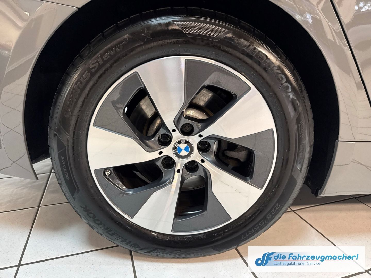 Fahrzeugabbildung BMW 520 d Touring Park-Assistent Luftfederung Navi D