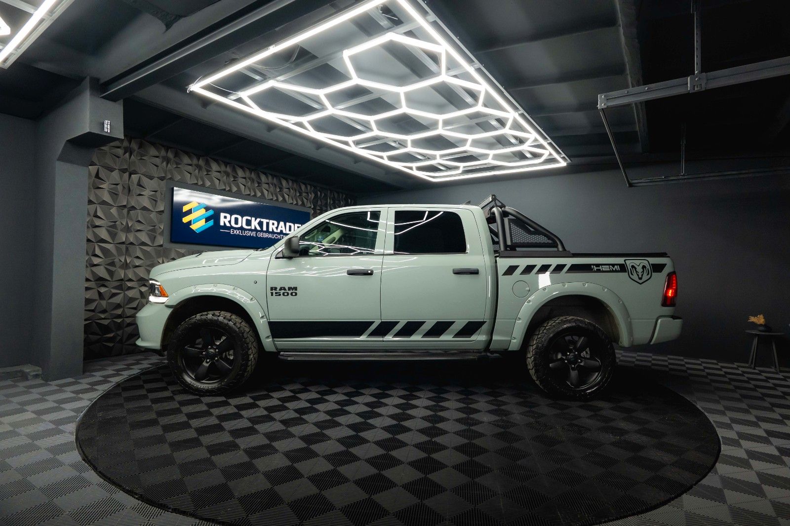 Fahrzeugabbildung Dodge RAM 5.7 V8 HEMI 4x4 OFFROAD Night-Paket *LED*AHK