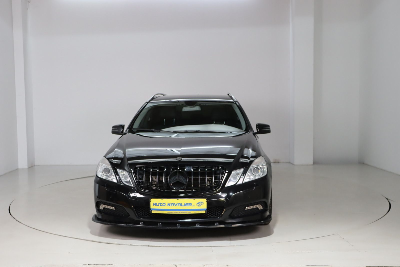 Fahrzeugabbildung Mercedes-Benz E 350 CGI T BlueEFFICIENCY * Navi * Sitzhzg. *