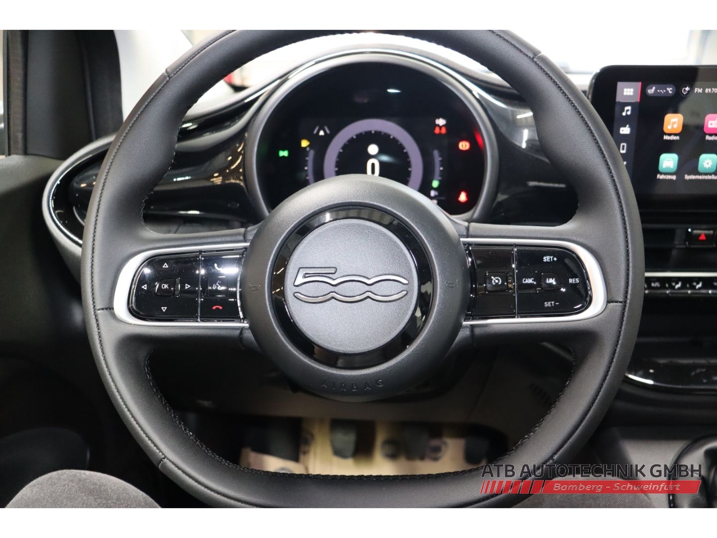 Fahrzeugabbildung Fiat 500 ICON + Komfortpaket Hybrid 1.0l PDC Rückfahr