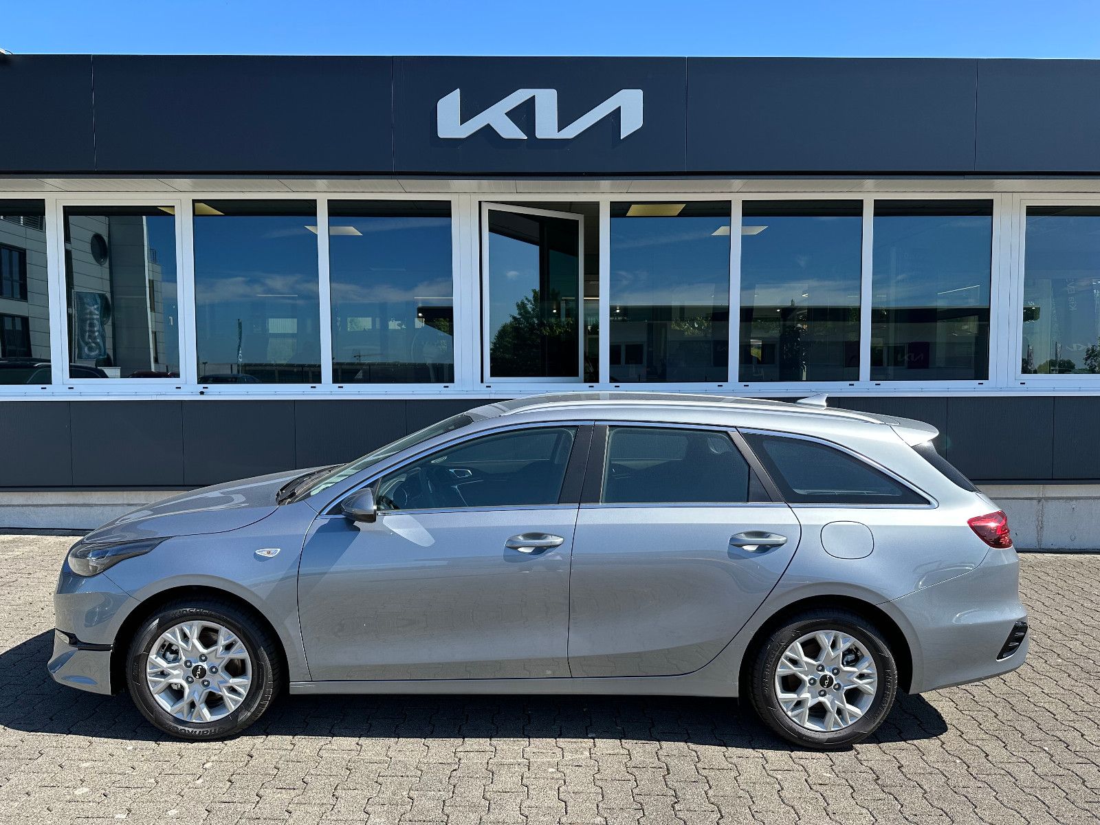 Fahrzeugabbildung Kia Ceed Sportswagon 1.5T 140PS DCT7 VISION KOMF+