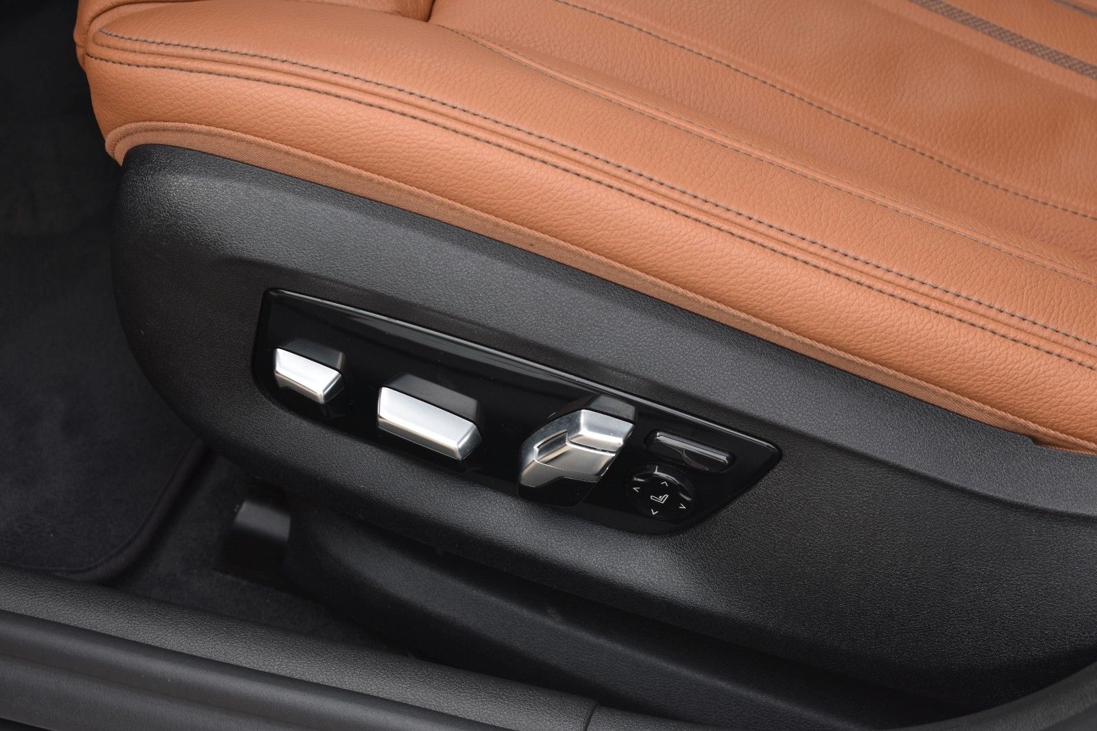 Fahrzeugabbildung BMW 530 d Touring Sport Line Panora Leder HUD AHK ke