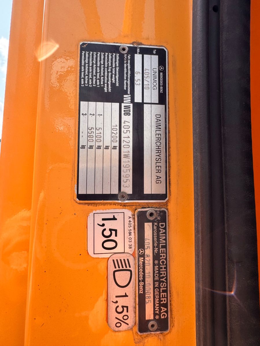 Fahrzeugabbildung Mercedes-Benz Unimog U300 4x4 Vario-Pilot