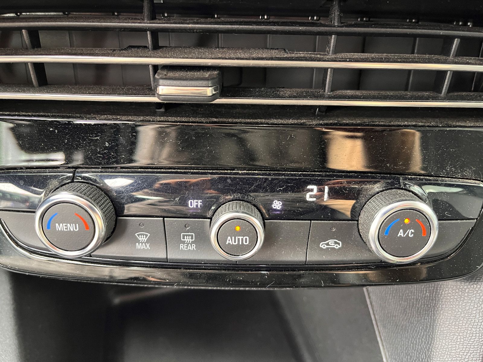 Fahrzeugabbildung Opel Mokka e Elegance
