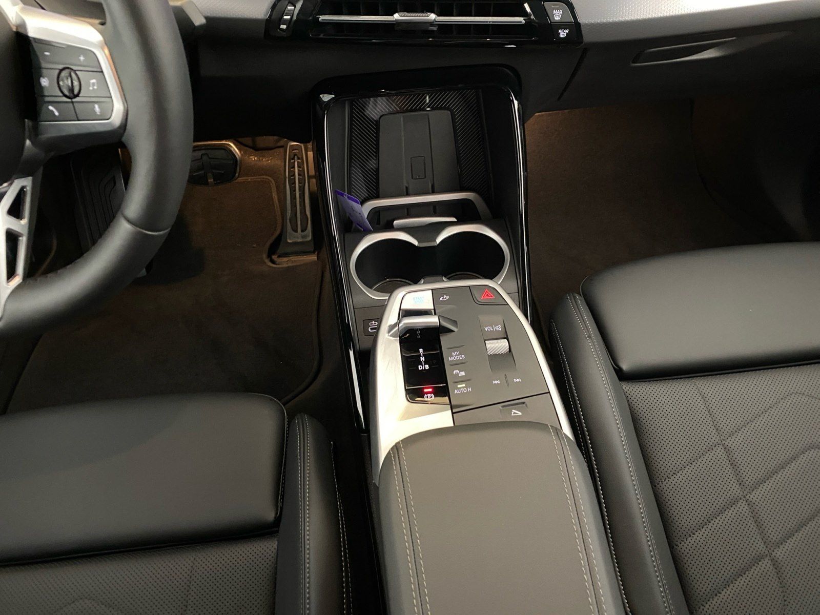 BMW iX2 - Bild 10