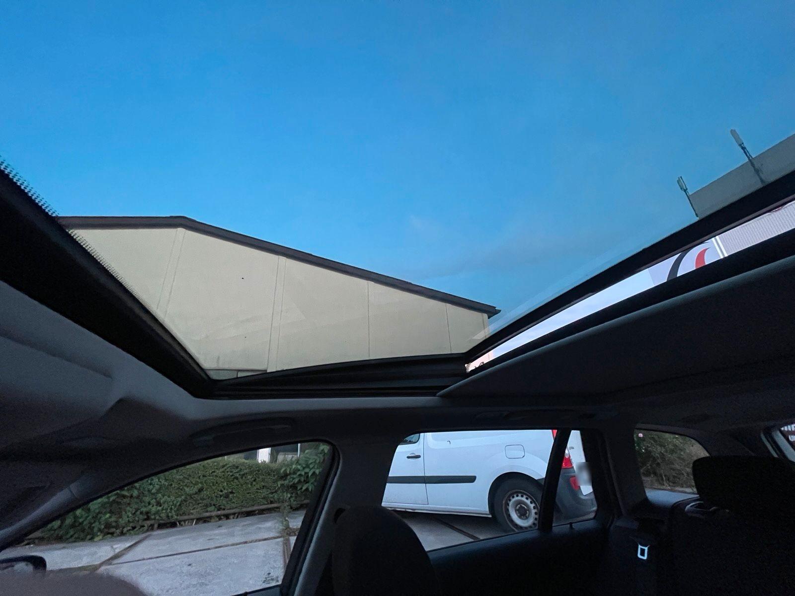BMW 318 2012 — photo 13