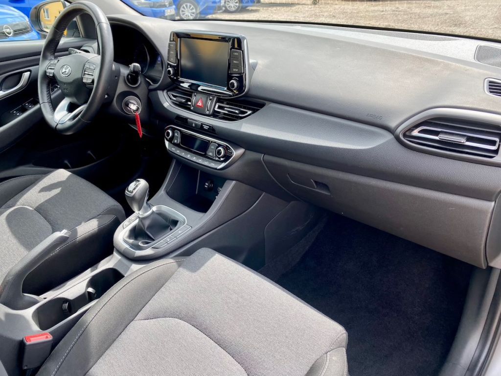 Fahrzeugabbildung Hyundai i30 1.0 AAC SHZ KAMERA ALU ALLWETTER CARPLAY