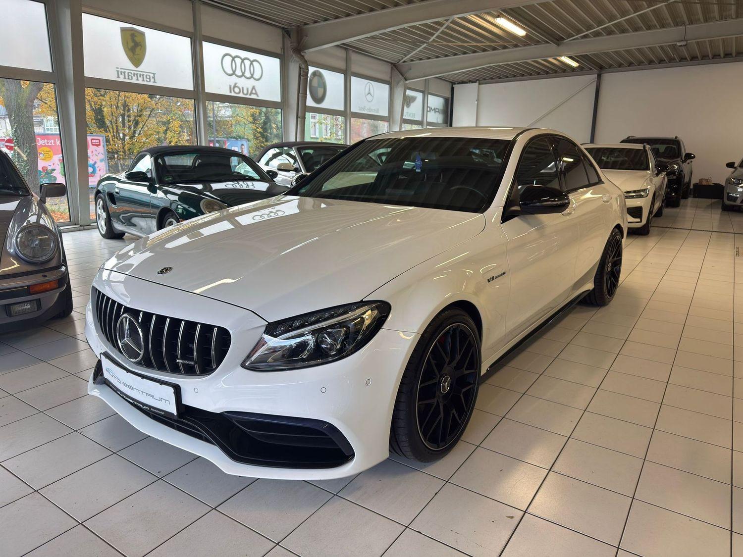 Mercedes-Benz C 63 AMG Navi/ 2.Hand/ Sehr gepflegt/ 19 ZOLL SO