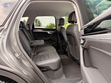 Volkswagen Touareg - 11