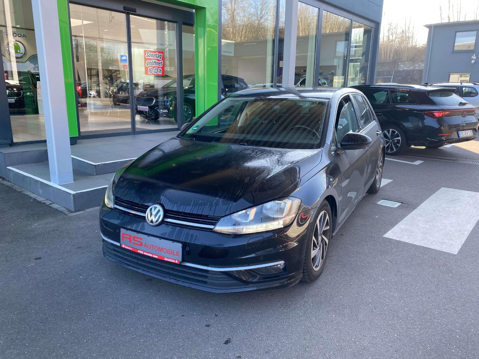 Volkswagen Golf Sound mit Standheizung und ACC