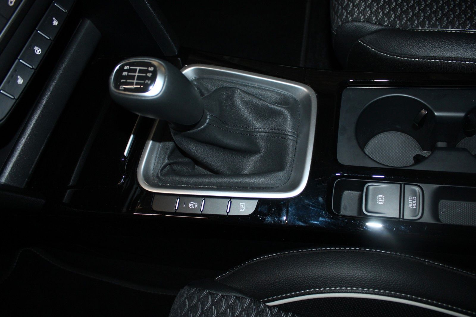 Fahrzeugabbildung Kia XCeed Vision Bi-LED NAVI SHZ LHZ Kamera ACC uvm.