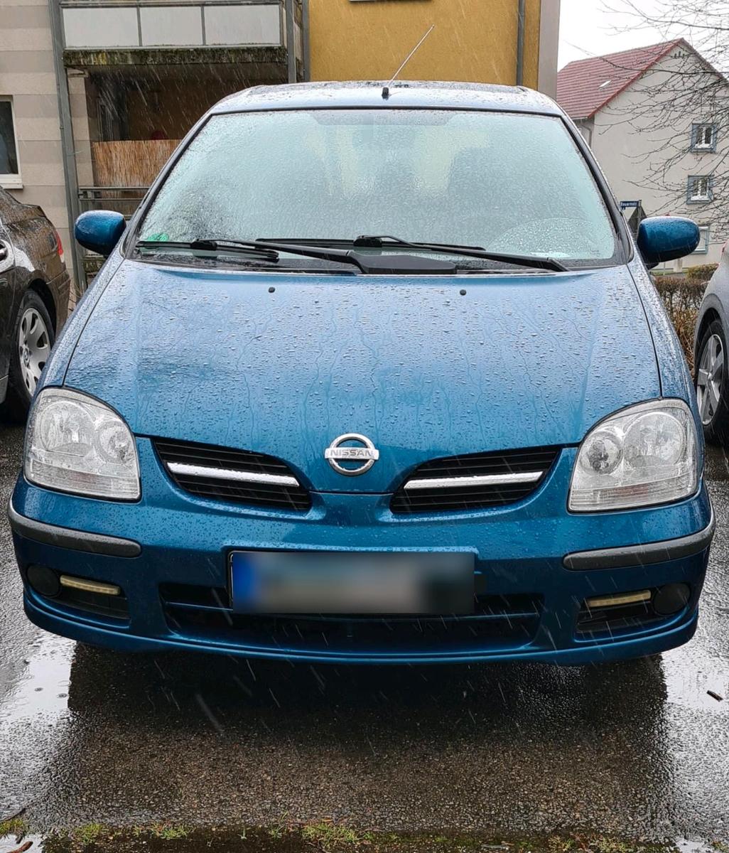 Nissan Almera Tino