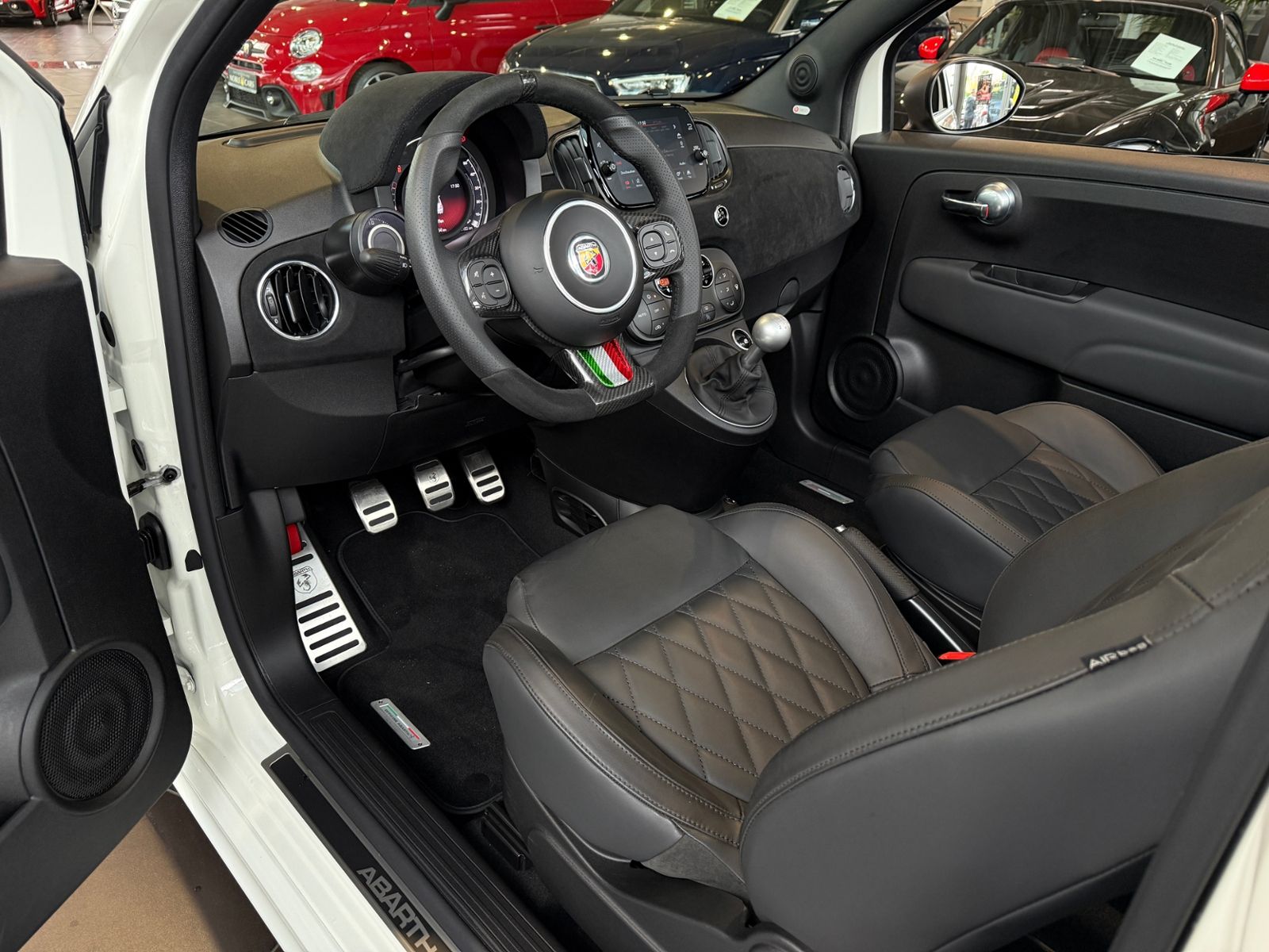 Fahrzeugabbildung Abarth 695C 695 C SHZ BEATS NAVI LEDER