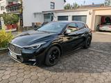 Infiniti Q30s 2.0t DCT AWD Sport City Black Technikpaket - Infiniti Q30: Limousine