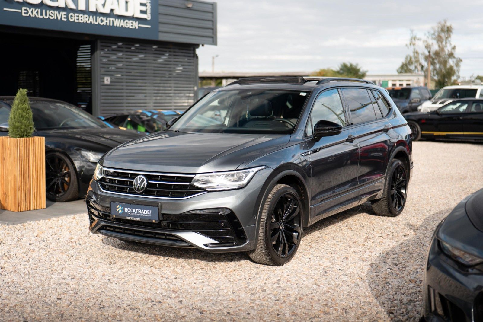 Fahrzeugabbildung Volkswagen Tiguan Allspace R-Line 4Motion HUD | PANO | ACC