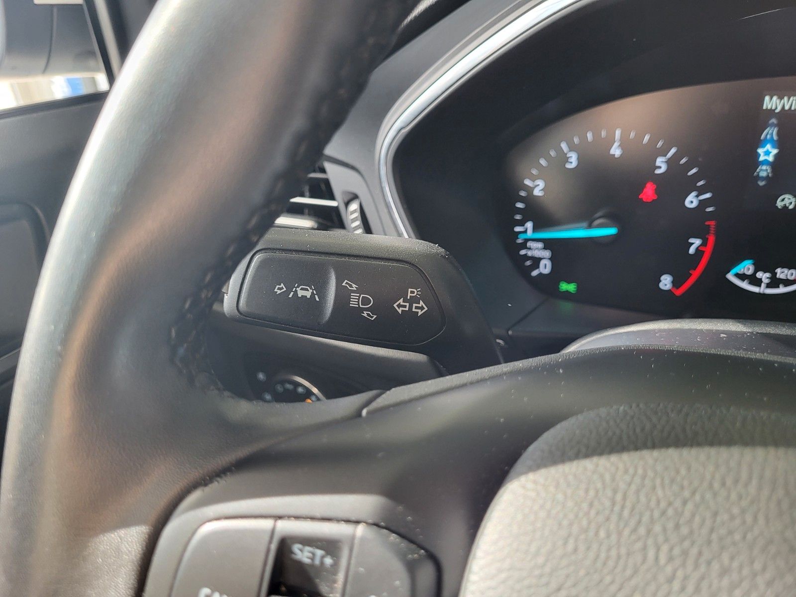 Fahrzeugabbildung Ford Focus Lim./WINTER-P/KEYFREE/NAVI/TEMPOMAT/LED