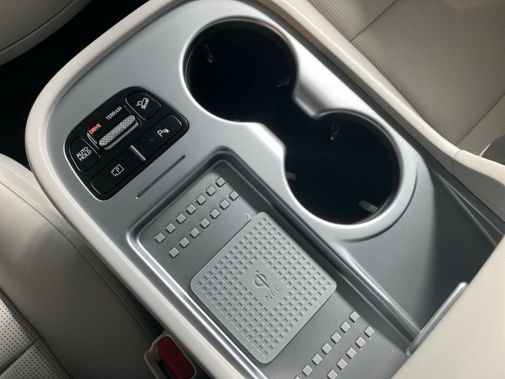 Fahrzeugabbildung Hyundai IONIQ 9 (6-Sitzer) 4WD 110kWh Uniq Pano HUD PDC