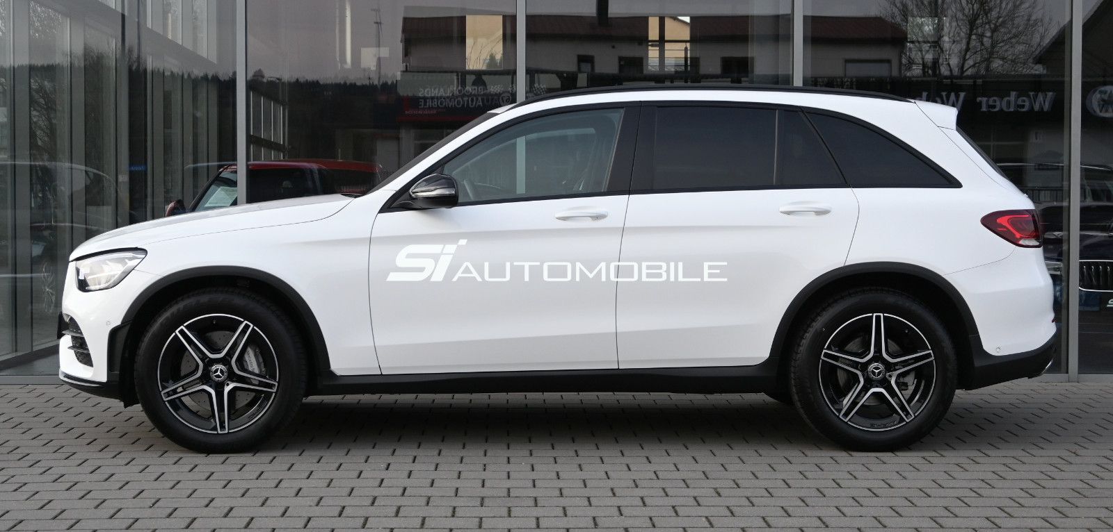 Fahrzeugabbildung Mercedes-Benz GLC 200 4MAT. AMG LINE °AHK°NIGHT-PAKET°BUSINESS