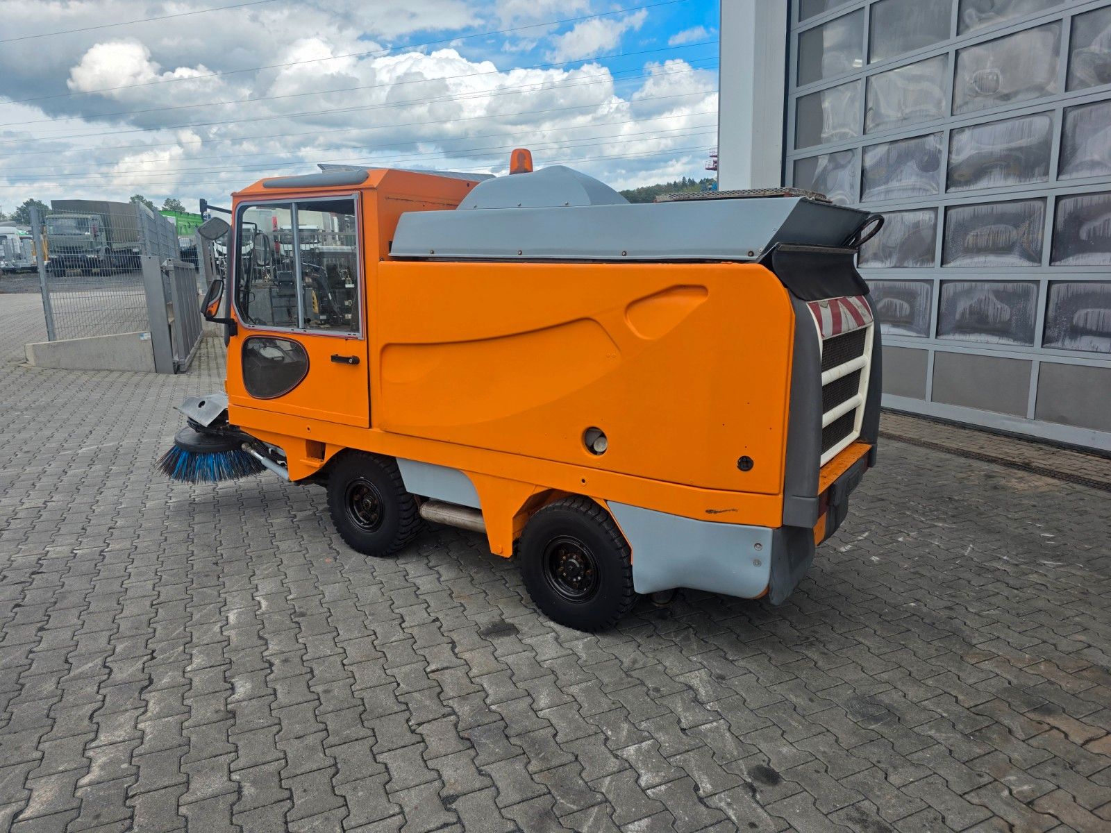 Fahrzeugabbildung Schmidt SK 153 SX / Kehrmaschine / 6.078h