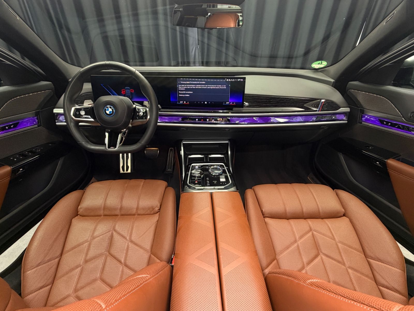 Fahrzeugabbildung BMW 750e xDrive M Sport Pro|TV|B&W|MASSAGE|SKY-LOUNG