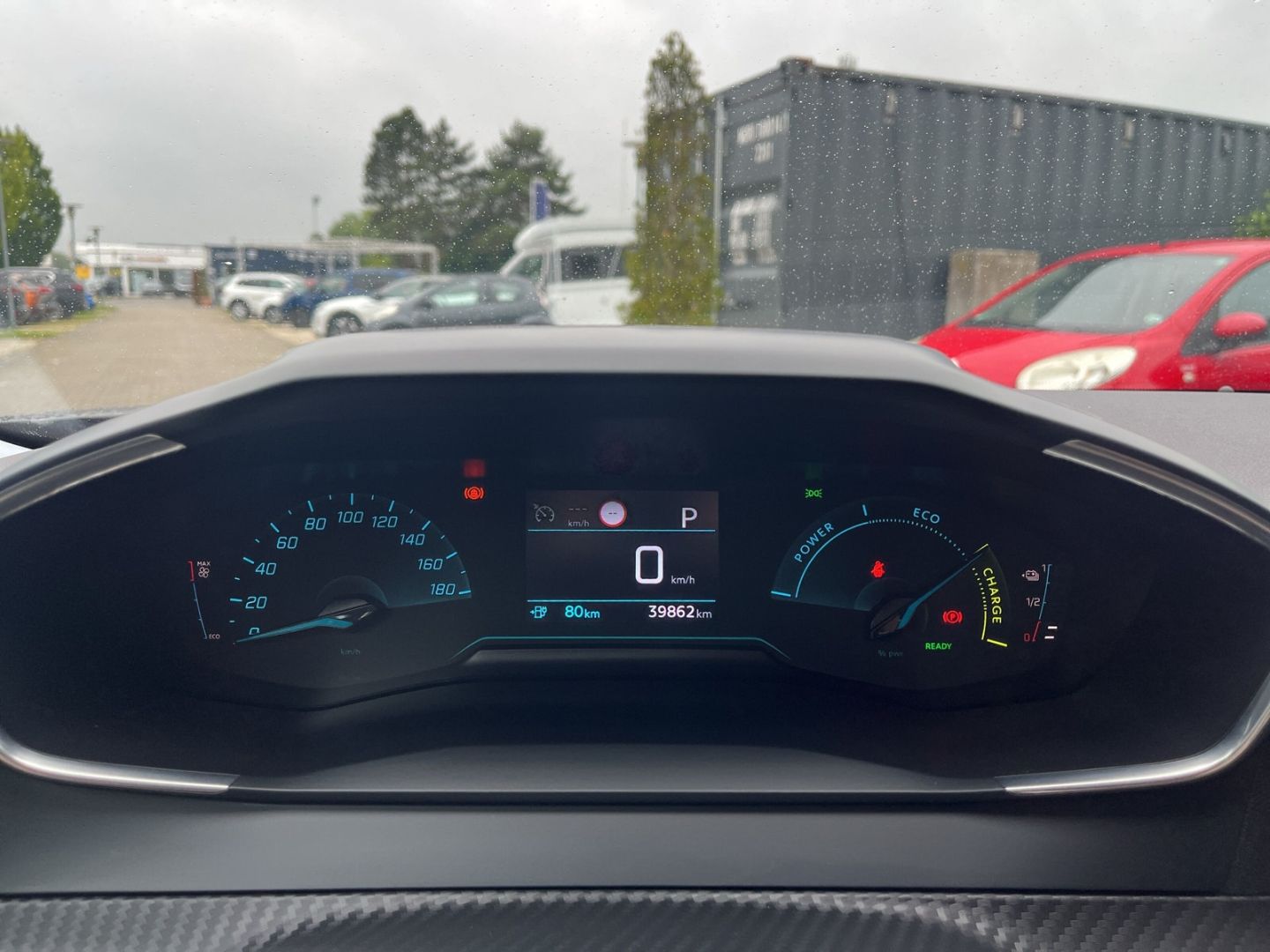 Fahrzeugabbildung Peugeot 2008 Allure Elektro 136 Navi CarPlay Rückfahr.