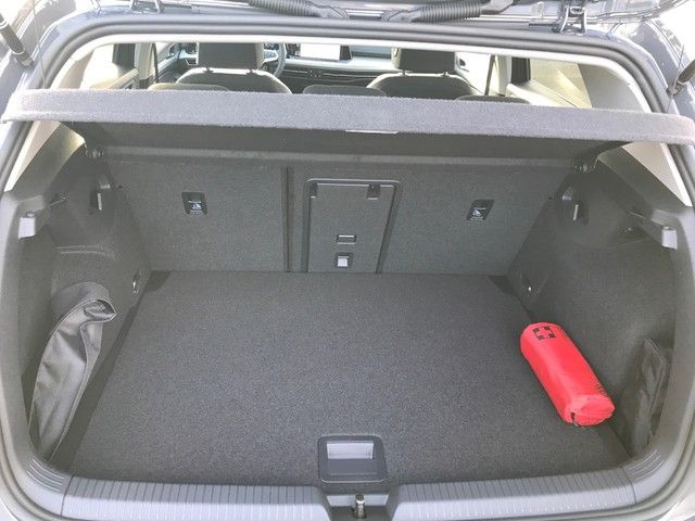 Fahrzeugabbildung Volkswagen Golf 1.5TSI Move LED+ACC+NAVI+APP-CONN+SITZHZ+++