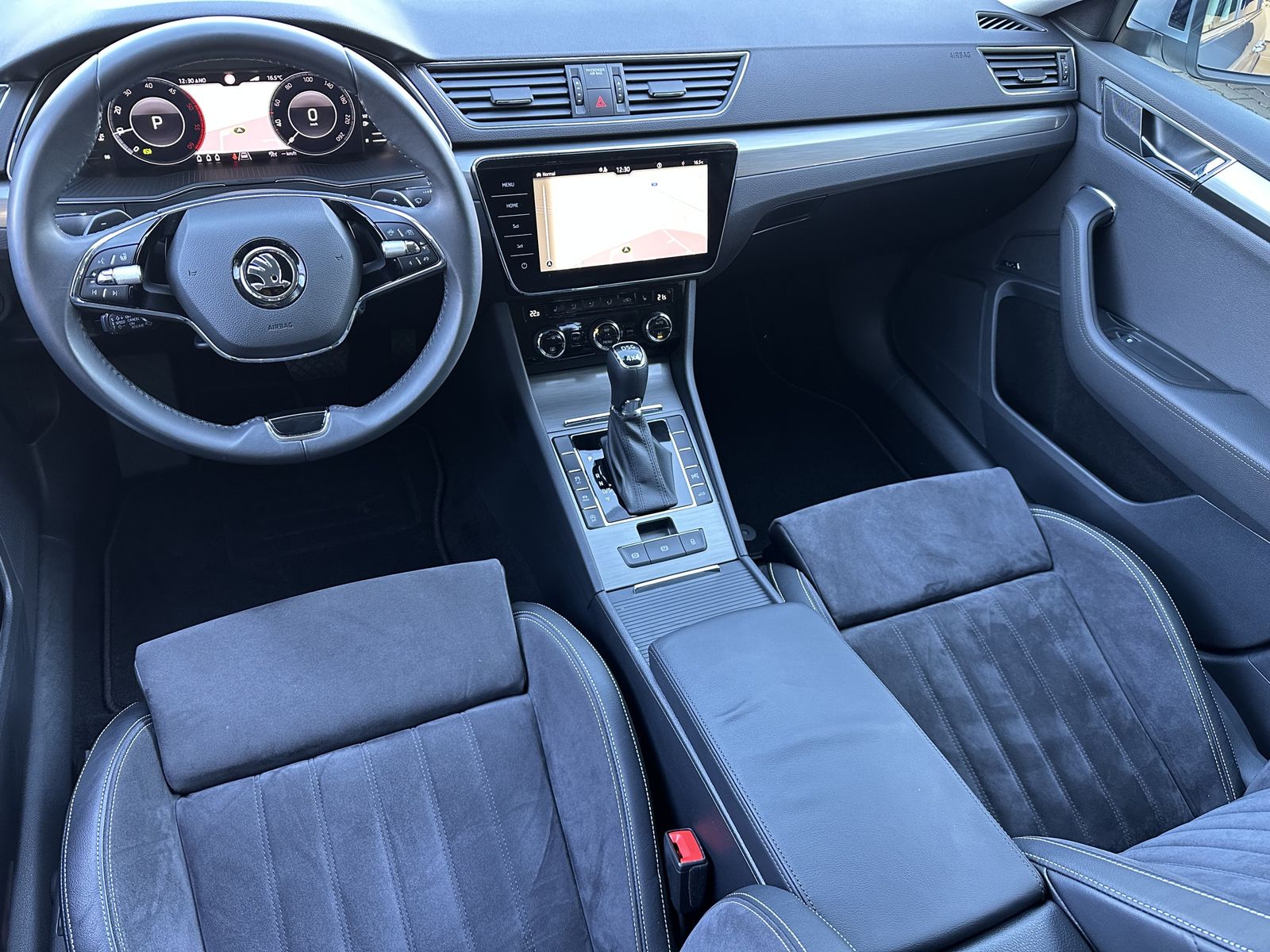 Fahrzeugabbildung SKODA Superb Combi 2.0 TDI DSG 4x4 Style NAV+LED+360°