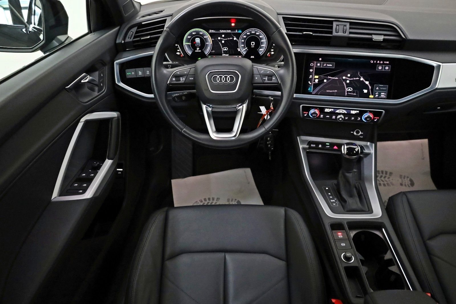Fahrzeugabbildung Audi Q3 Sportback 45 TFSI e, Leder,Navi,SH,Kamera,AHK