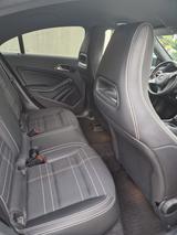 Mercedes-Benz CLA 250 DCT 4MATIC - - schwarze Mercedes-Benz CLA 250