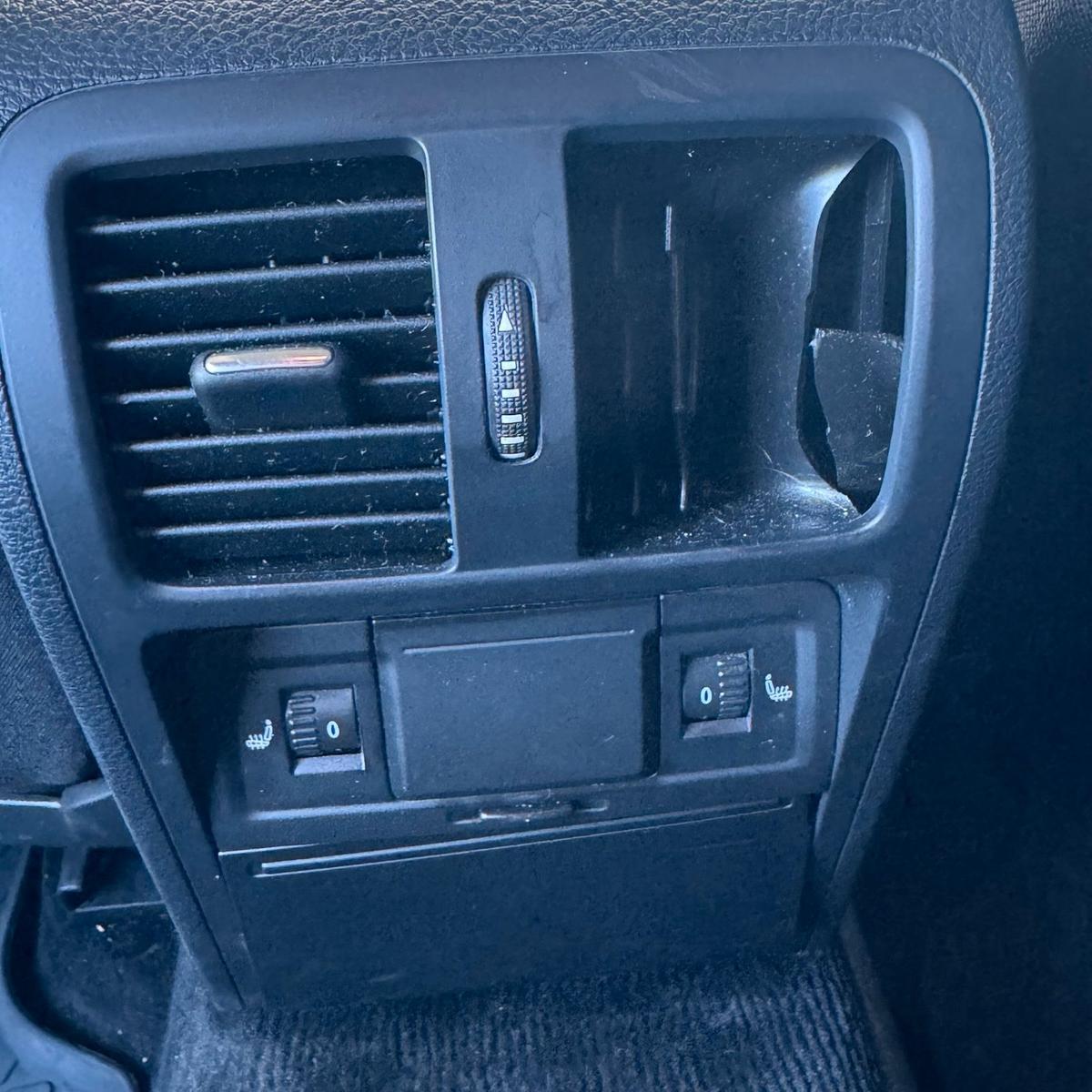 Volkswagen Passat 2011 — photo 8
