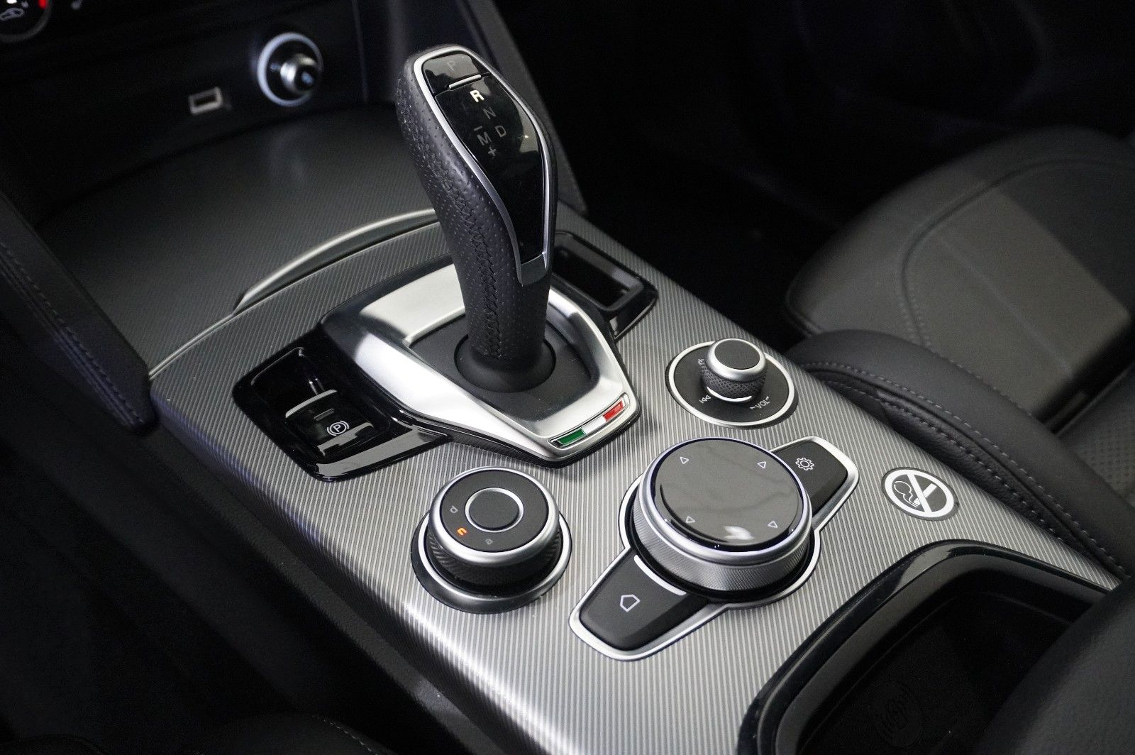 Fahrzeugabbildung Alfa Romeo Stelvio 2.2D VELOCE Q4 NAVI/LED/KAMERA/MATRIX/SH
