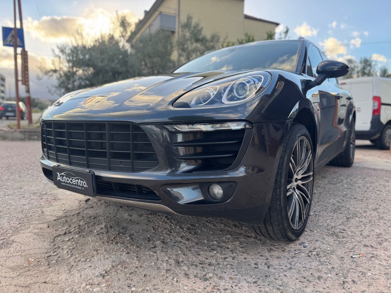 PORSCHE Macan