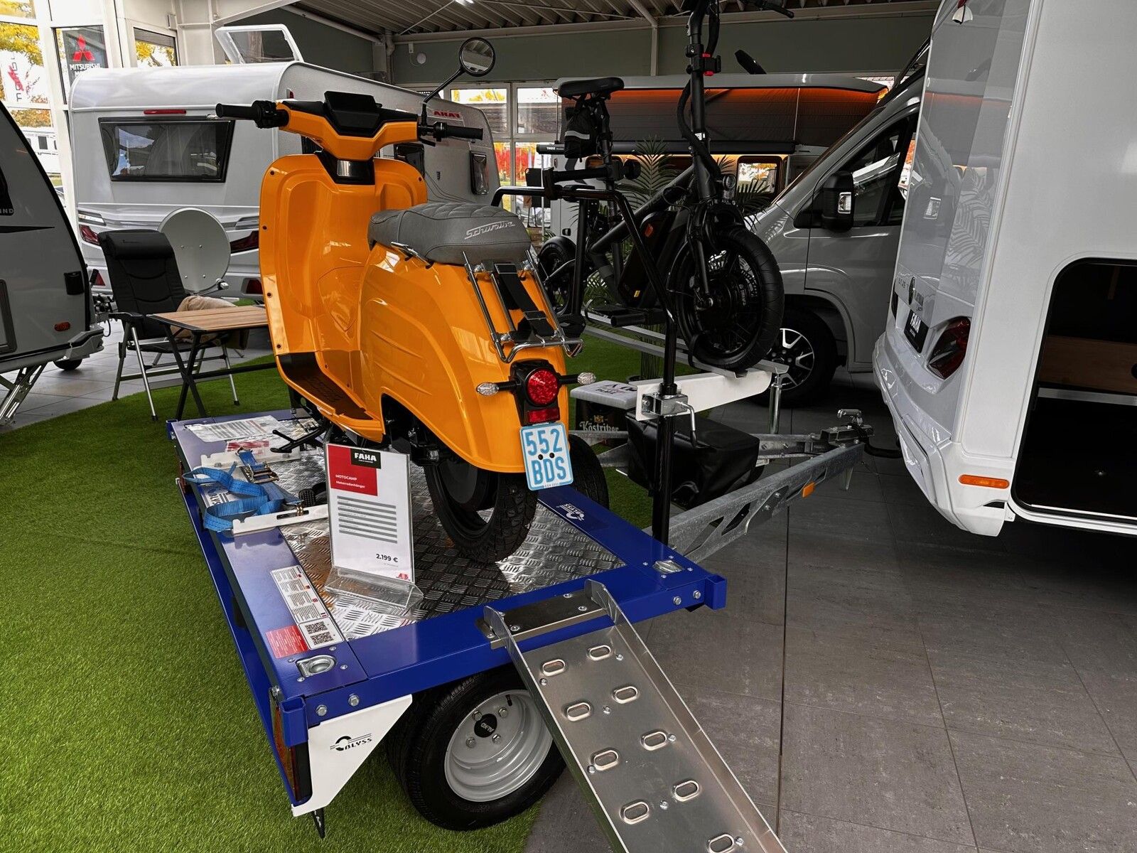 Fahrzeugabbildung Niewiadów Sonstige Motocamp 750 Motorradanhänger Fahrrad