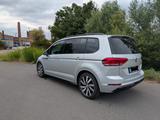 Volkswagen Touran 1.5 TSI DSG Highline,R-Line, 7Sitzer,StHz - VW Touran Gebrauchtwagen in Ludwigshafen