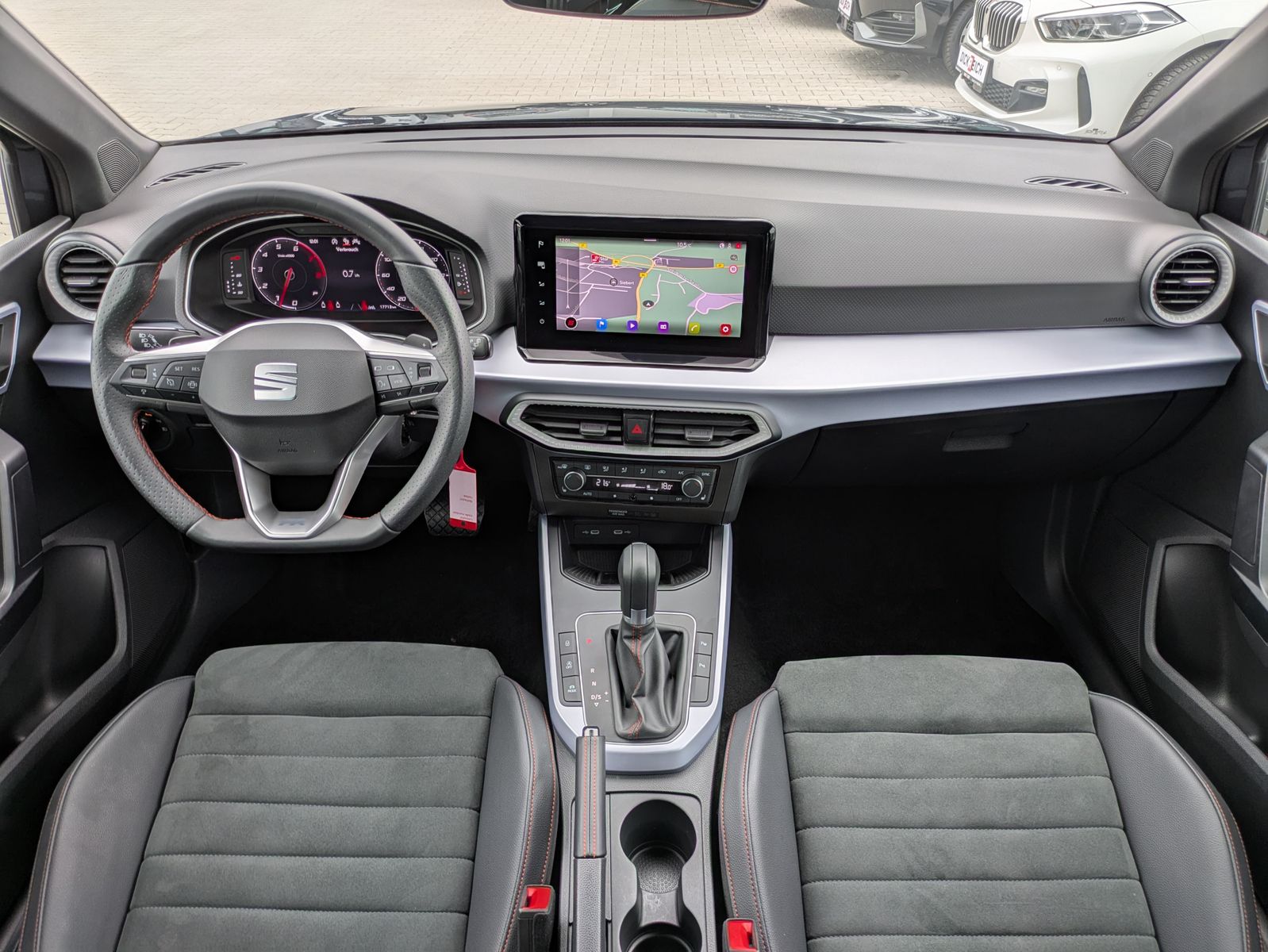 Fahrzeugabbildung SEAT Arona 1.5 TSI FR DSG AHK*ACC*LED*APP*DAB*KAMERA