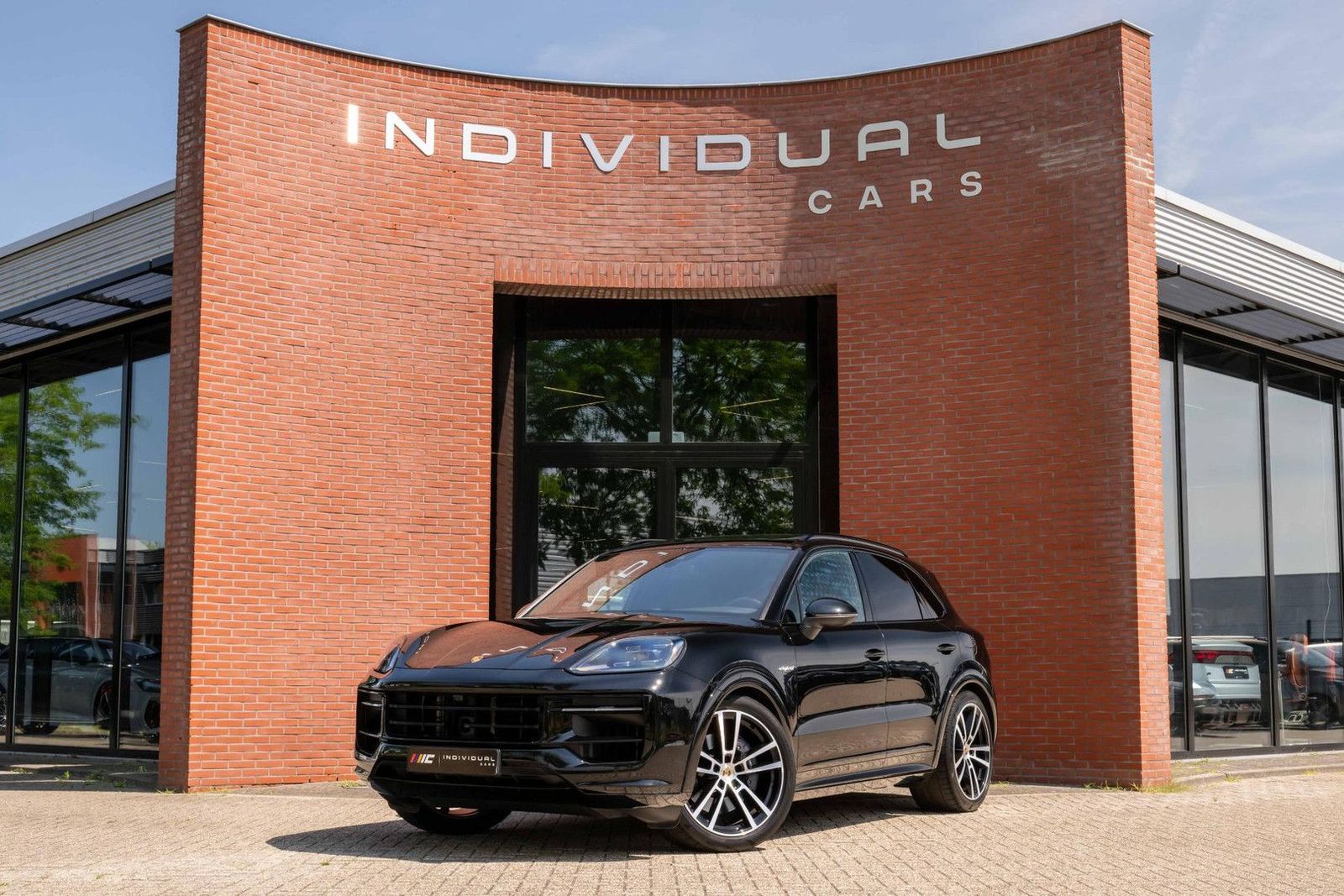 Porsche Cayenne 3.0 E-Hybrid Sport-Design Sportuitlaat D imagem 2