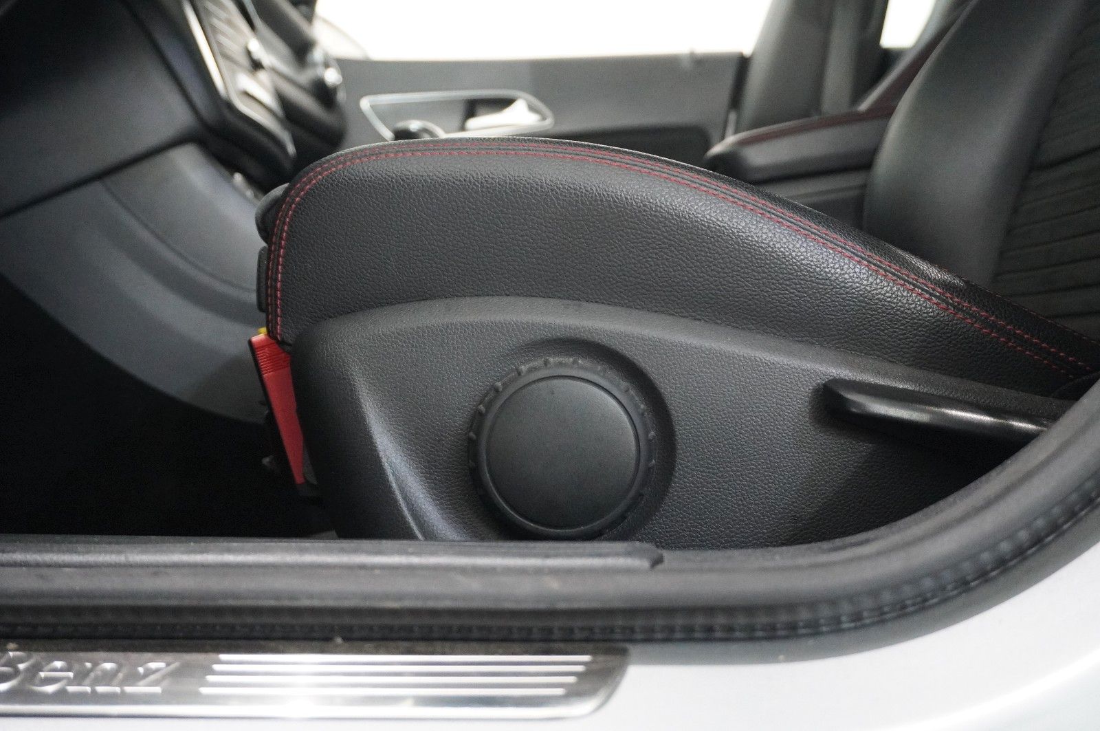 Fahrzeugabbildung Mercedes-Benz CLA 180 COUPE AMG LINE NAVI/LED/SPORT/TEMP./AMG